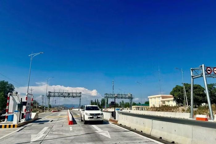 Thu phí tự động không dừng trên một dự án thành phần cao tốc Bắc-Nam. (Ảnh: PV/Vietnam+)