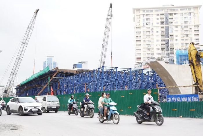 Trên tuyến đường, các dự án cầu vượt đang được tăng tốc thi công. (Ảnh: Nguyễn Thắng/TTXVN)