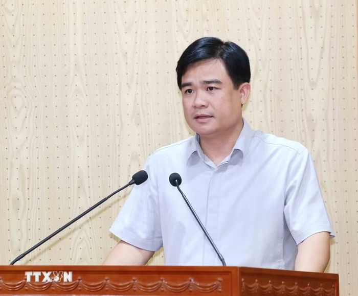 Đồng chí Trần Viết Cường, Vụ trưởng Vụ cơ sở đảng, đảng viên (Ban Tổ chức Trung ương) trình bày báo cáo tại hội nghị. (Ảnh: Phương Hoa/TTXVN)