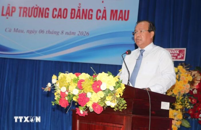 Ông Nguyễn Minh Luân, Phó Chủ tịch Ủy ban nhân dân tỉnh Cà Mau phát biểu tại lễ công bố quyết định thành lập Trường cao đẳng Cà Mau. (Ảnh: Tuấn Kiệt/TTXVN)