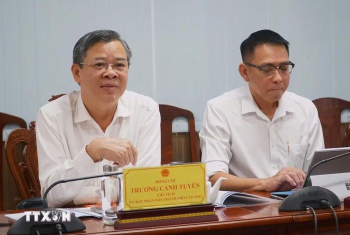 Ông Trương Cảnh Tuyên - Chủ tịch Ủy ban nhân dân thành phố Cần Thơ phát biểu tại buổi làm việc. (Ảnh: Ánh Tuyết/TTXVN)
