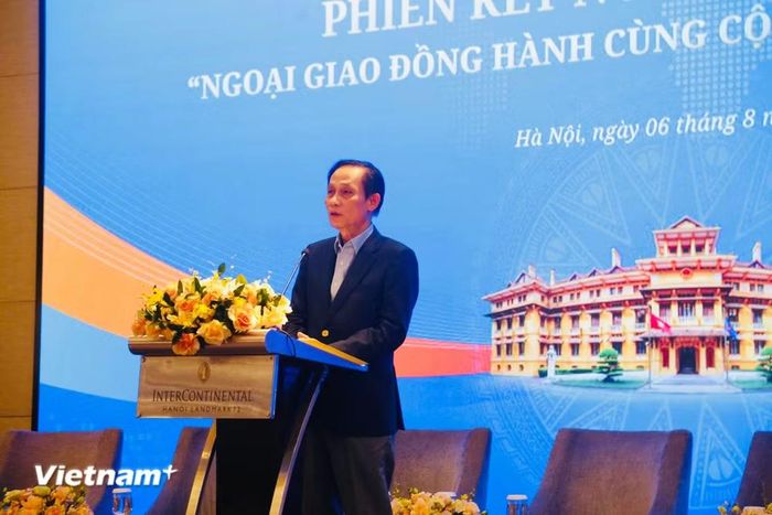 Bộ trưởng Ngoại giao Lê Hoài Trung đã định hướng về vai trò của công tác đối ngoại trong kỷ nguyên mới, đặc biệt nhấn mạnh tầm quan trọng của việc kiến tạo môi trường đầu tư an toàn, lành mạnh để phục vụ phát triển kinh tế đất nước. (Ảnh: Vietnam+)