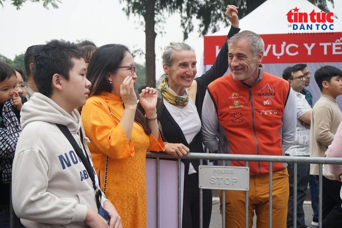 Du khách thích hòa mình cùng các hoạt động văn hóa tại Việt Nam.