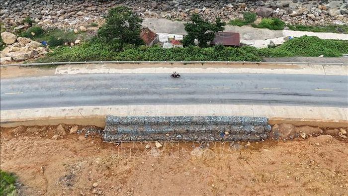Vị trí sạt lở trên tuyến đường tỉnh 547 đoạn qua phường Hải Ninh.