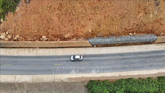 Tuyến đường tỉnh 547 (đường ven biển Hà Tĩnh) xuất hiện nhiều vị trí sạt lở, tiềm ẩn nguy cơ mất an toàn giao thông.