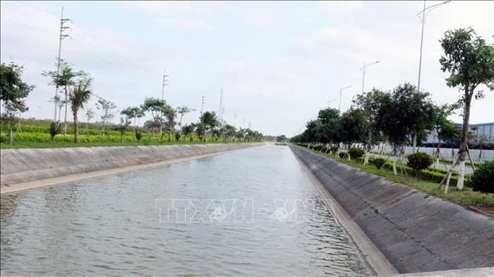 Hệ thống kênh thoát nước tại Khu công nghiệp Thái Hà được xây dựng kiên cố.