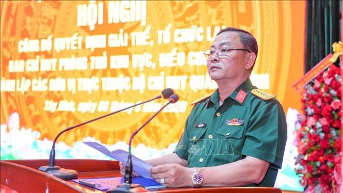 Đại tá Trần Đình Hưng, Phó Chỉ huy trưởng, Tham mưu trưởng Bộ Chỉ huy Quân sự tỉnh Tây Ninh, triển khai các nhiệm vụ trọng tâm sau khi kiện toàn tổ chức lực lượng vũ trang tỉnh.