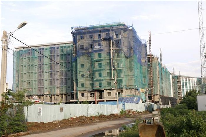 Chung cư sông Cà Ty (phường Bình Thuận) 627 căn phục vụ tái định cư đang dần hoàn thiện.