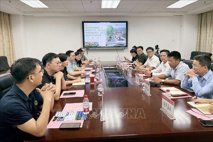 Hiệp hội Sầu riêng Đắk Lắk cùng các doanh nghiệp xuất khẩu lớn khảo sát, làm việc tại Trung Quốc để mở rộng kết nối thị trường, quảng bá thương hiệu sầu riêng Đắk Lắk. Ảnh: TTXVN phát.