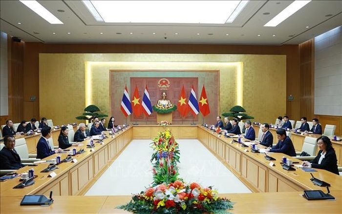 Thủ tướng Lê Minh Hưng hội kiến Chủ tịch Quốc hội kiêm Chủ tịch Hạ viện Thái Lan Sophon Zaram. Ảnh: Dương Giang/TTXVN
