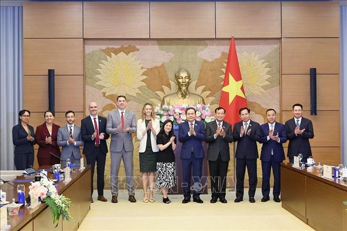 Chủ tịch Quốc hội Trần Thanh Mẫn với các đại biểu. Ảnh: Doãn Tấn/TTXVN