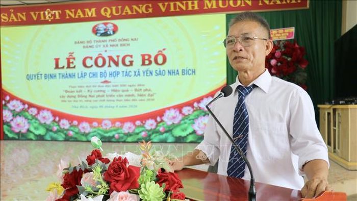 Ông Lưu Văn Thép, Bí thư Chi bộ Hợp tác xã Yến sào Nha Bích, phát biểu phát biểu nhận nhiệm vụ.