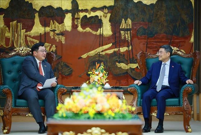 Thủ tướng Lê Minh Hưng tiếp Đại sứ Malaysia tại Việt Nam Dato’ Tan Yang Thai đến chào từ biệt. Ảnh: Dương Giang/TTXVN