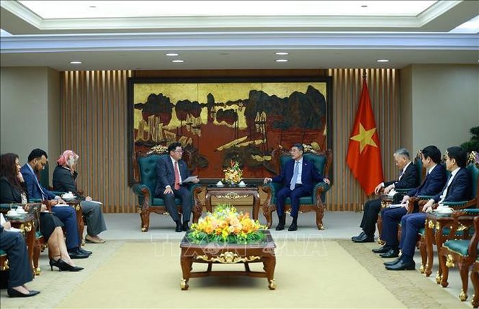 Thủ tướng Lê Minh Hưng tiếp Đại sứ Malaysia tại Việt Nam Dato’ Tan Yang Thai đến chào từ biệt. Ảnh: Dương Giang/TTXVN