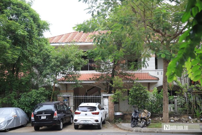 Ngoài các khu đất nêu trên, nhiều khu "đất vàng" khác cũng được đưa vào kế hoạch đấu giá quyền sử dụng đất năm nay như: dự án khu nhà, đất số 08-10 Phan Bội Châu và số 19 Nguyễn Huệ (phường Thuận Hóa), khu đất ký hiệu TMDV-4 tại nút giao đường Võ Nguyên Giáp - Tố Hữu ...