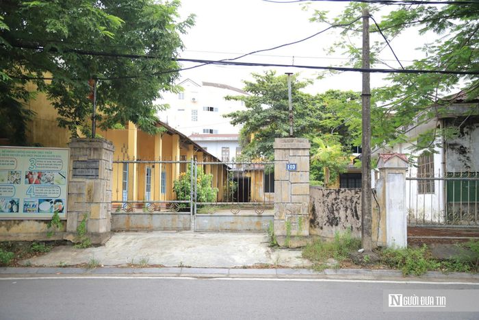 Đối với khu nhà, đất số 103, 105, 107 và 109 Phan Đình Phùng, tổng diện tích 4.715 m², thành phố sẽ tổ chức đấu giá để triển khai dự án thương mại - dịch vụ.