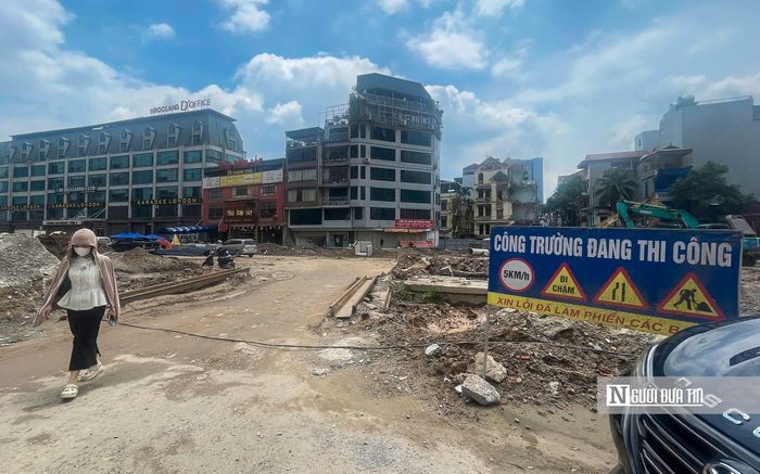 Trong ảnh là khu vực cuối phố Thành Thái giao với đường Vành đai 2,5 đang được thi công.