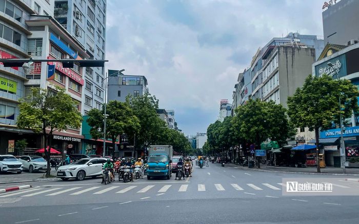 Giai đoạn 2, nghiên cứu mở rộng phạm vi không gian văn hóa sang các khu vực khác đường Khúc Thừa Dụ và Trương Công Giai, kết nối hỗ trợ các khu vực tuyến phố Duy Tân, Khu Công nghệ thông tin tập trung, Công viên hồ điều hòa CV1. Trong ảnh là đầu đường Khúc Thừa Dụ giao với đường Cầu Giấy.