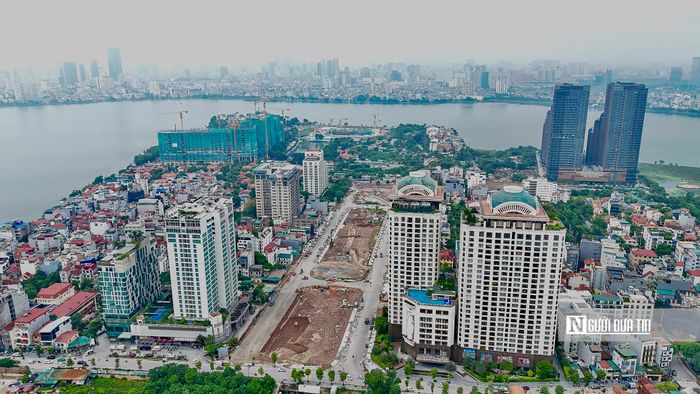 Ghi nhận của Người Đưa Tin, sau nhiều tháng thi công, dự án mở rộng đường Đặng Thai Mai (giai đoạn 1) tại phường Tây Hồ, Thành phố Hà Nội đang bước vào giai đoạn hoàn thiện cuối cùng. Dự án có chiều dài tuyến 1.260m với 2 điểm giao với đường Xuân Diệu và đường Quảng An đã lộ diện.