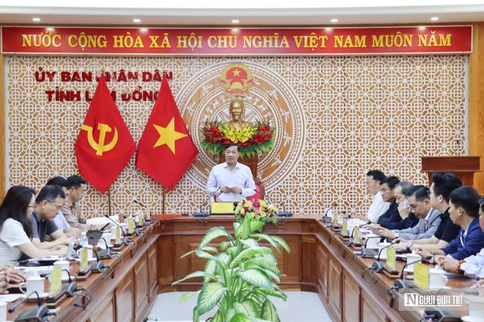 Quang cảnh buổi làm việc.