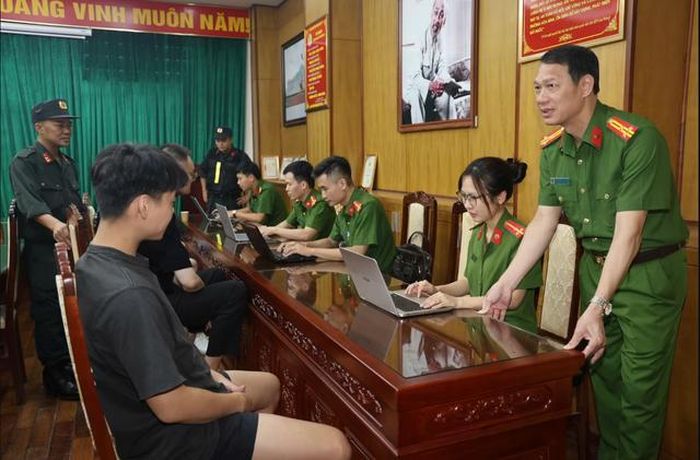 Các đối tượng truy nã quốc tế tại cơ quan Công an. Ảnh: CACC