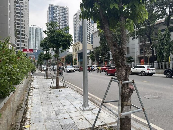 Các hạng mục liên quan đến hoàn thiện hạ tầng kỹ thuật, chỉnh trang vỉa hè, hệ thống chiếu sáng, cây xanh cũng đã được hoàn thiện. Ảnh: Quốc Lũy - TTXVN