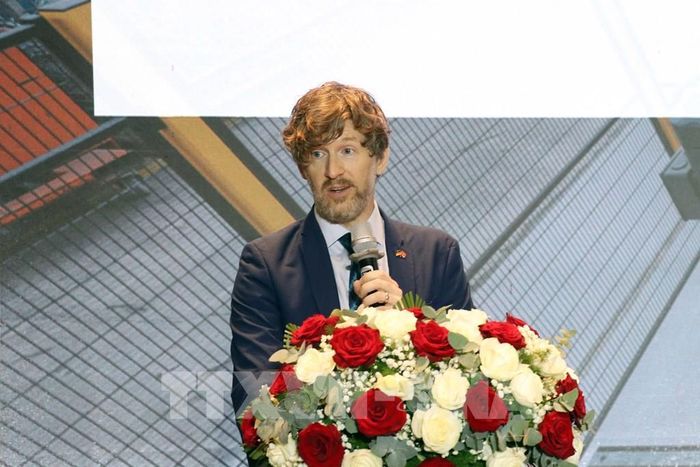 Phó Tổng lãnh sự Đức tại TP. Hồ Chí Minh Philip Marsden phát biểu tại buổi lễ. Ảnh: Tiến Lực - TTXVN