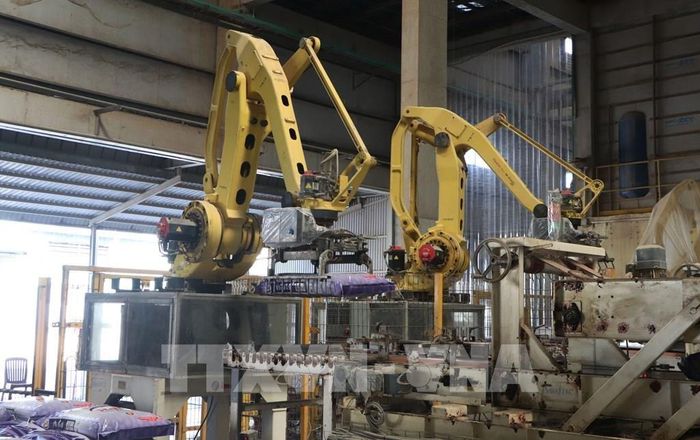 Ứng dụng công nghệ trong sản xuất phân bón tại nhà máy Đạm Cà Mau. Ảnh: Tuấn Phi - TTXVN