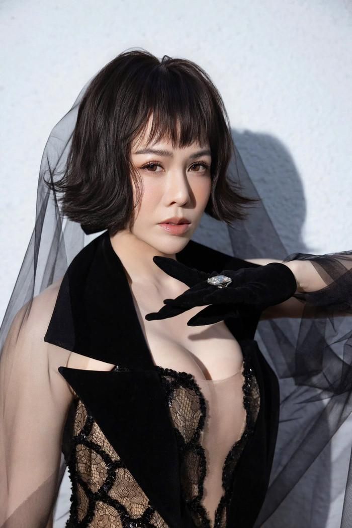 Khối tài sản đáng kể không phải điều quan trọng nhất với Nhật Kim Anh. Ảnh: FBNV.