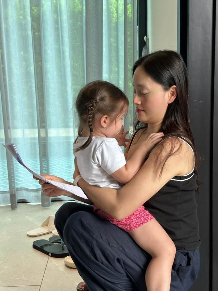 Lan Phương thường xuyên đăng tải hình ảnh làm việc. Ảnh: FBNV
