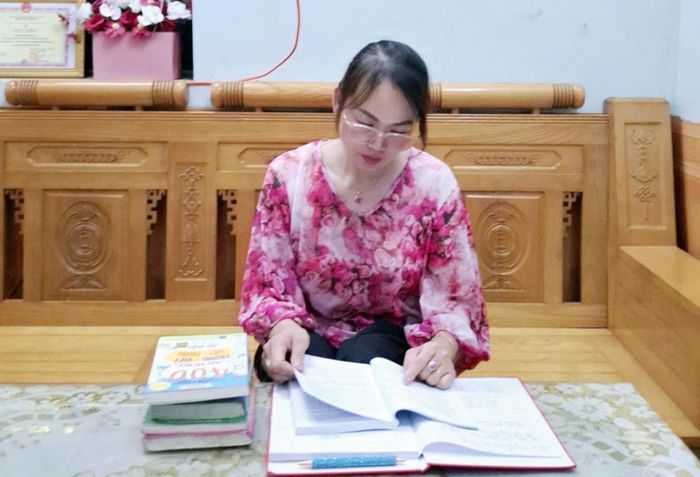 Chị Hoàng Thị Hải Yến, Phó Trưởng ban Công tác Mặt trận, thành viên Tổ hòa giải khu phố Hà Tu 5, phường Hà Tu, Quảng Ninh.