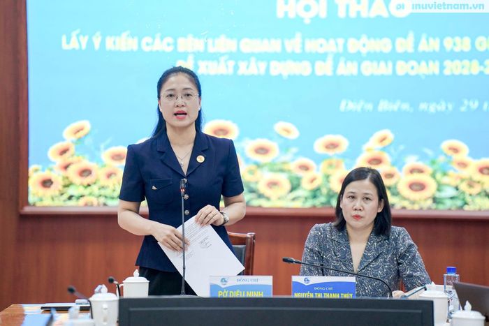 Bà Pờ Diệu Ninh (bên trái), Phó Chủ tịch Ủy ban MTTQ Việt Nam tỉnh, Chủ tịch Hội LHPN tỉnh Điện Biên, tham gia điều hành Hội thảo lấy ý kiến các bên liên quan về hoạt động Đề án 938 giai đoạn 2017-2027; đề xuất xây dựng Đề án giai đoạn 2028-2038.