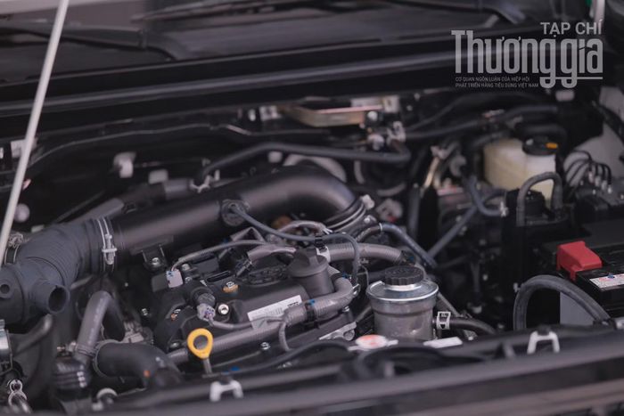 Động cơ xăng mang mã hiệu 2TR-FE trên Toyota Land Cruiser FJ đã quá quen thuộc với khách hàng Việt Nam