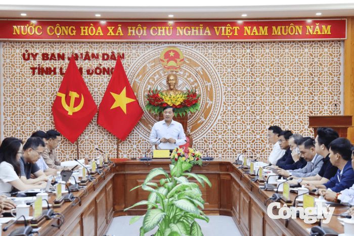 Quang cảnh buổi làm việc.