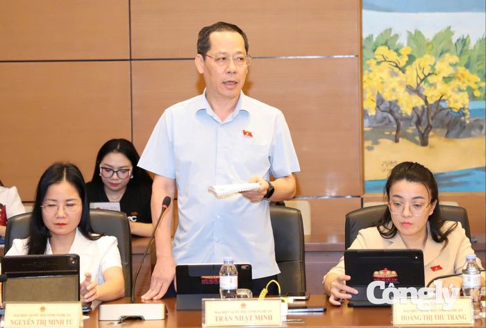 Đại biểu Trần Nhật Minh (Đoàn ĐBQH tỉnh Nghệ An) phát biểu tại Tổ 7