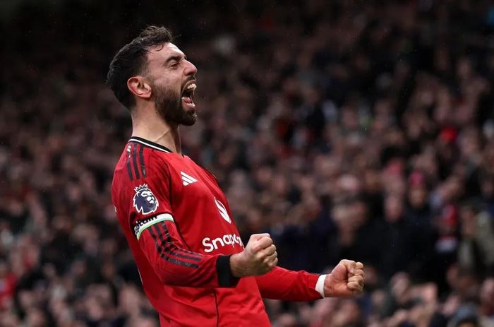 Bruno Fernandes là một trong 20 cầu thủ và huyền thoại Premier League được lựa chọn cho dòng thẻ này. Ảnh: Talksport