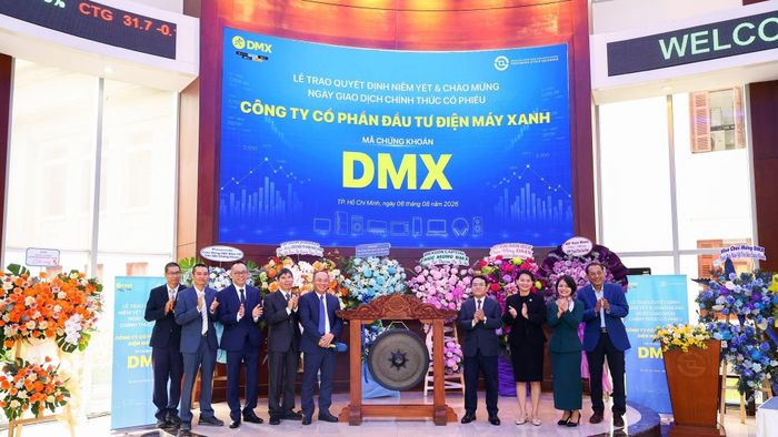 Cổ phiếu Điện Máy Xanh chính thức giao dịch trên HoSE trong sáng ngày 6/8. Ảnh: Thùy Linh
