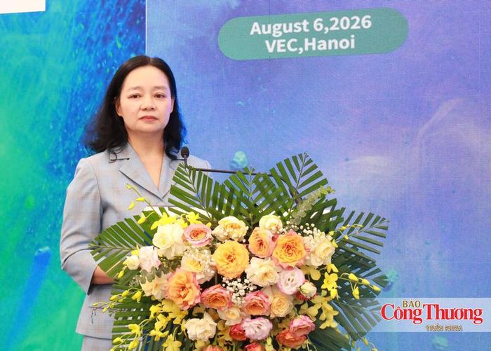Bà Nguyễn Thị Lâm Giang, Cục trưởng Cục Đổi mới sáng tạo, Chuyển đổi xanh và Khuyến công, Bộ Công Thương mở đầu phiên tham luận.