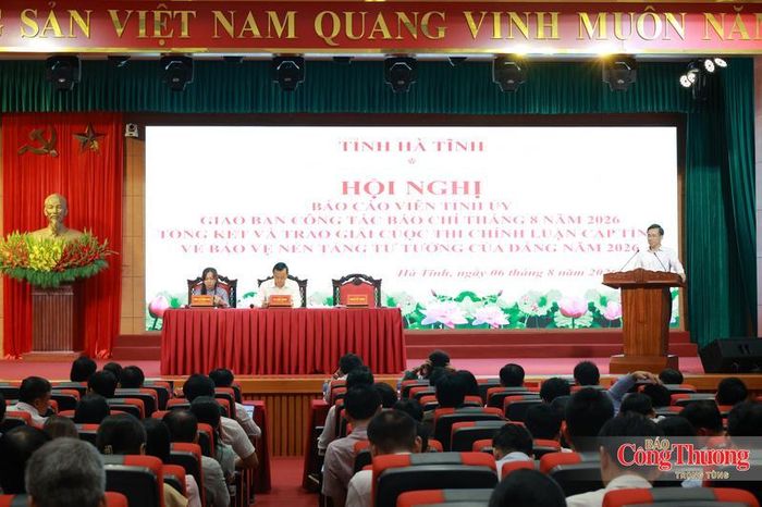 Toàn cảnh hội nghị.