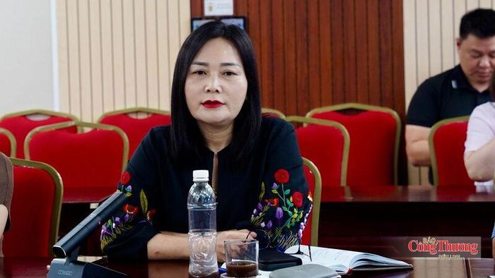 Bà Bùi Thị Thu Hằng, Giám đốc, Tổng Biên tập Nhà xuất bản Tri thức.