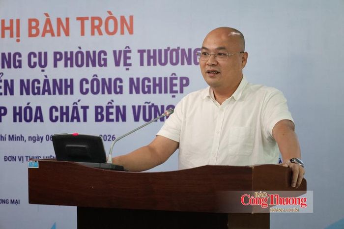 Ông Phạm Huy Nam Sơn, Phó Cục trưởng Cục Hóa chất (Bộ Công Thương) phát biểu tại hội nghị.