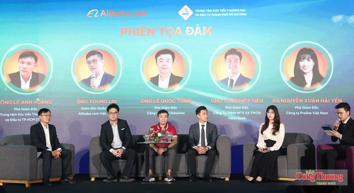 Các diễn giả thảo luận, chia sẻ xu hướng xuất khẩu và câu chuyện thành công trong phiên tọa đàm tại sự kiện.