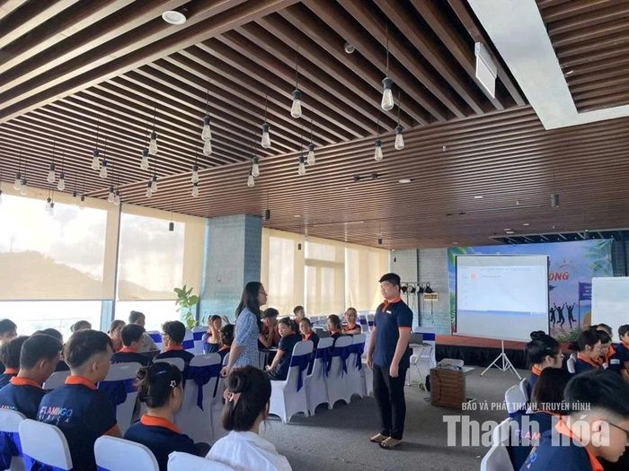 Sinh viên Trường Cao đẳng Bách Khoa Việt Nam thực tập tại Công ty TNHH Flamingo Hải Tiến.