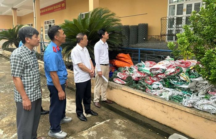 Đến thời điểm này, xã Quảng Ngọc là trọng điểm, thường xuyên bị ảnh hưởng về thiên tai đã chuẩn bị đầy đủ số lượng, chủng loại vật tư phòng, chống thiên tai.