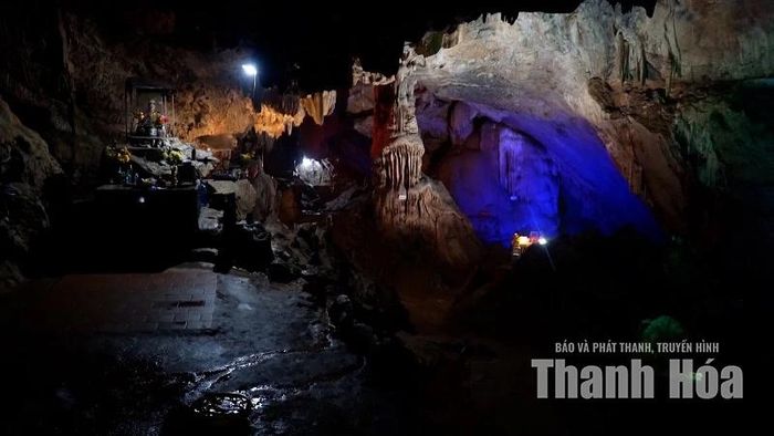 Tượng Phật trong lòng động - Biểu tượng của sự thanh tịnh.