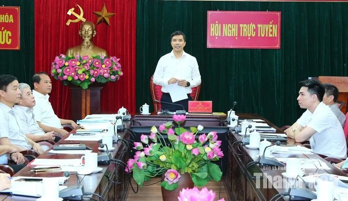 Phó Bí thư Thường trực Tỉnh ủy Nguyễn Hồng Phong phát biểu tại hội nghị.