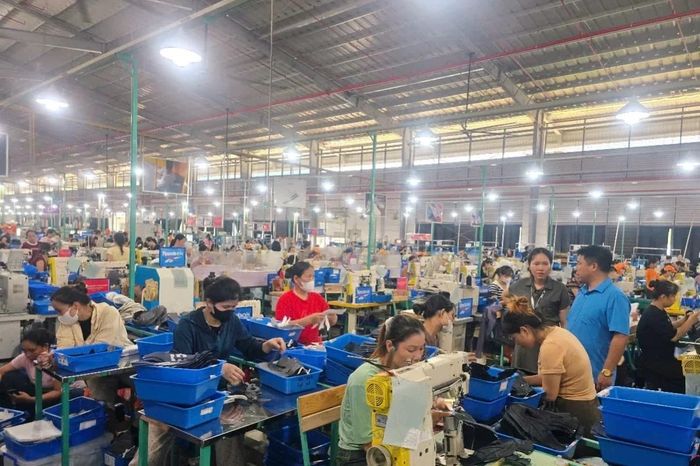 Công nhân, lao động Công ty TNHH Đầu tư Quốc tế Trung Sơn trở lại làm việc vào chiều 6/8.