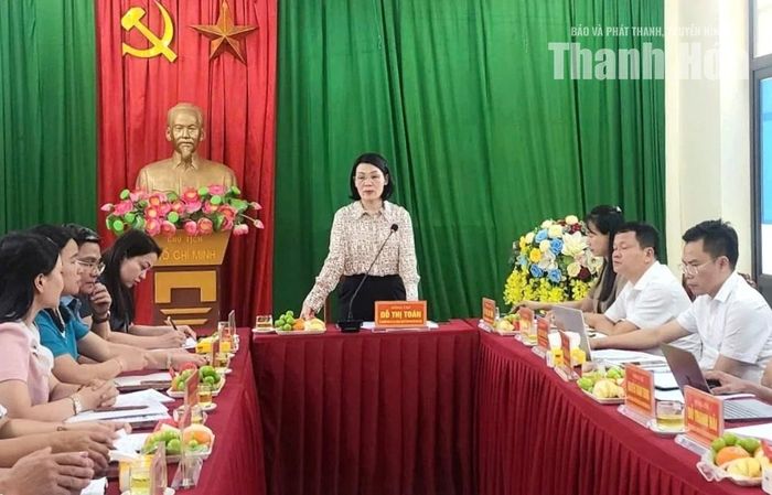 Toàn cảnh buổi làm việc.