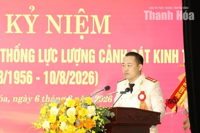 Đại diện lực lượng Cảnh sát kinh tế, Công an tỉnh phát biểu tại buổi lễ.