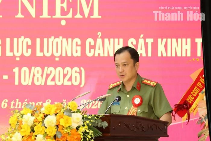Phó Giám đốc phụ trách Công an tỉnh Trần Thái Quang Hoàng phát biểu tại buổi lễ.